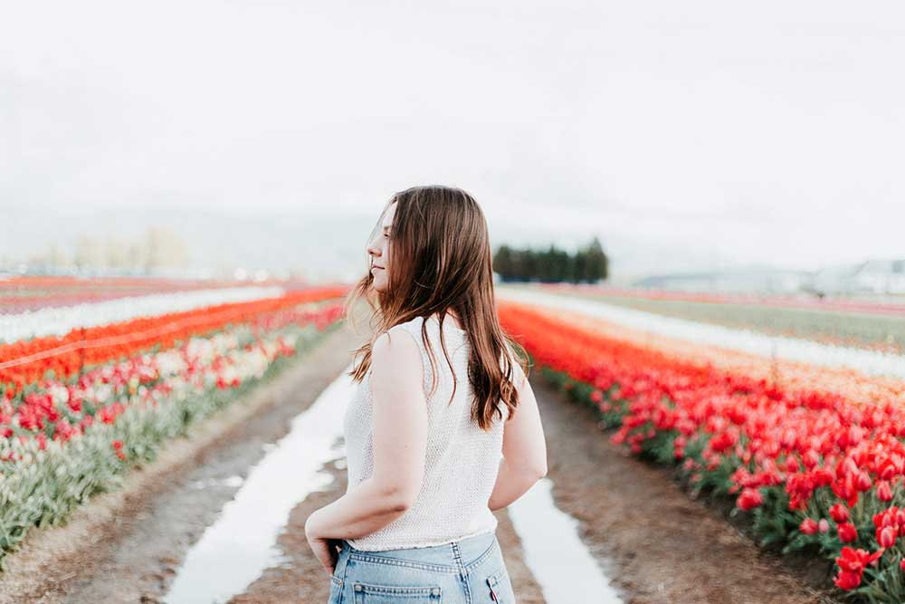 Collide blog woman in tulip fields on a summer Sunday